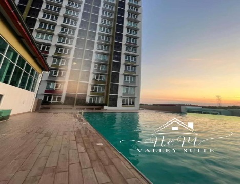 H&M Valley Suite (Pool View)